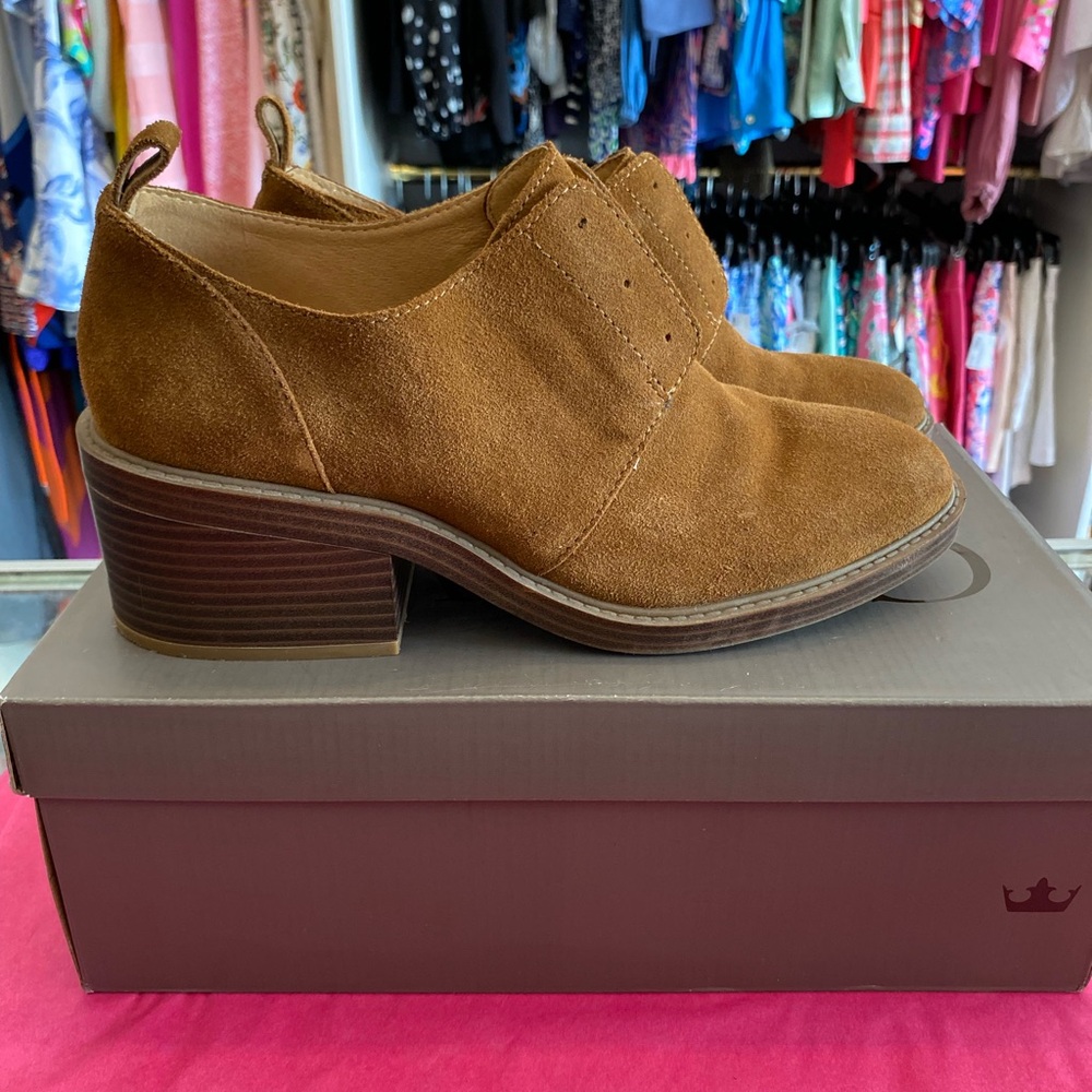 Crown Vintage brown suede shoes size 11
